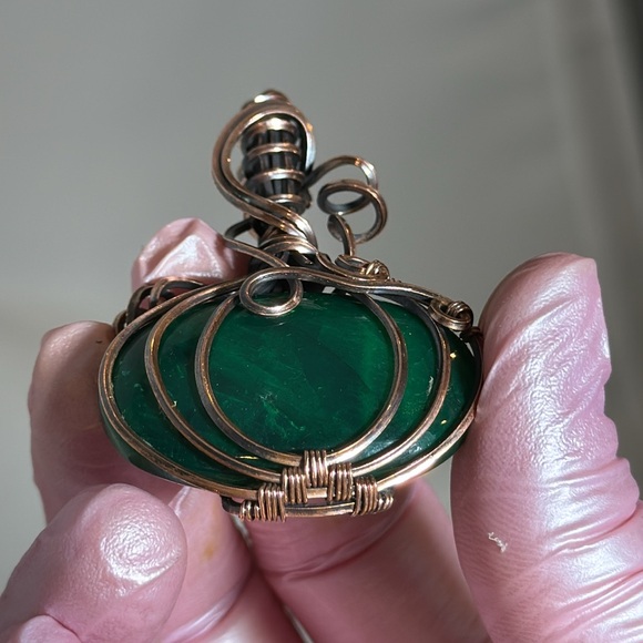 Pumpkin Copper Wire Wrap Pendant with Flashy Green Labradorite Gemstone - Picture 4 of 4